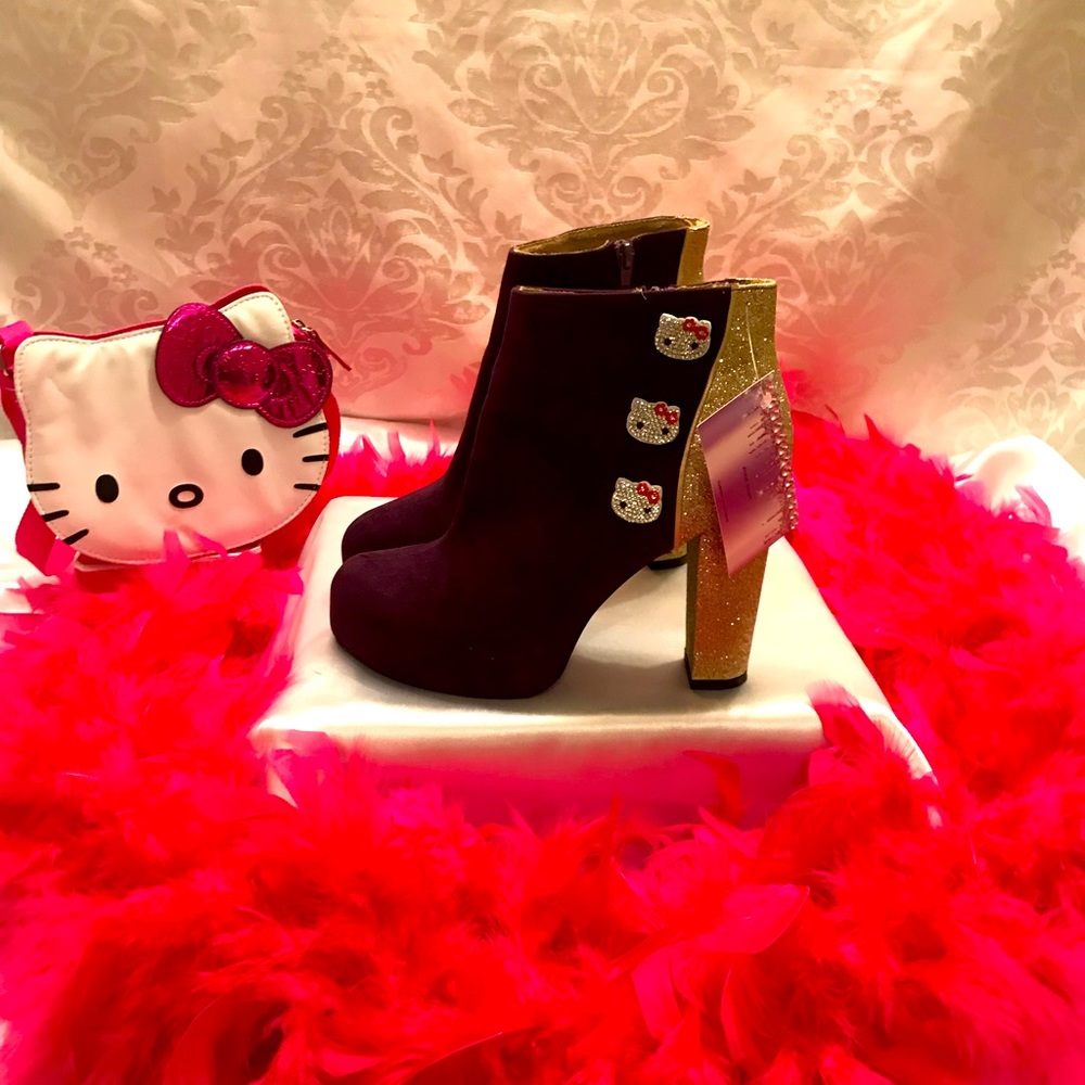 Gorgeous grape 🍇 purple and gold custom y2k hello kitty boots 💜💖